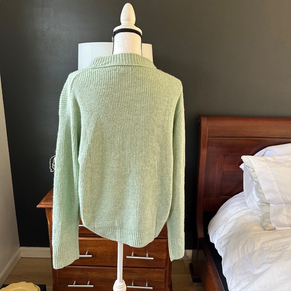 NWT American Eagle Green Crew Neck Sweater - Size S - Picture 2 of 4